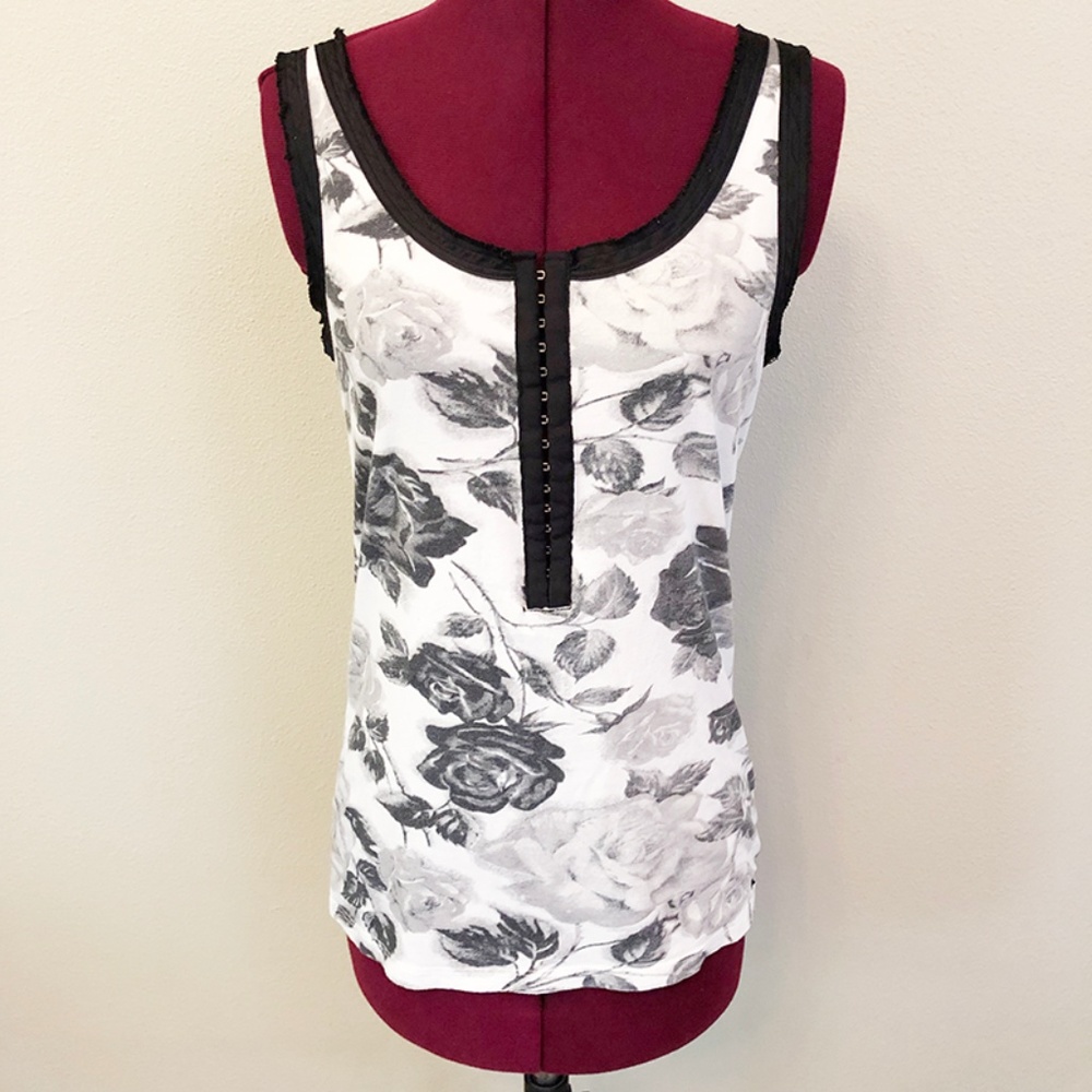 Hurley | Hook & Eye Trimmed Floral Tank